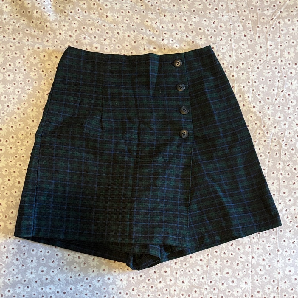 Tracy Evans Plaid Skort in Black and Green
